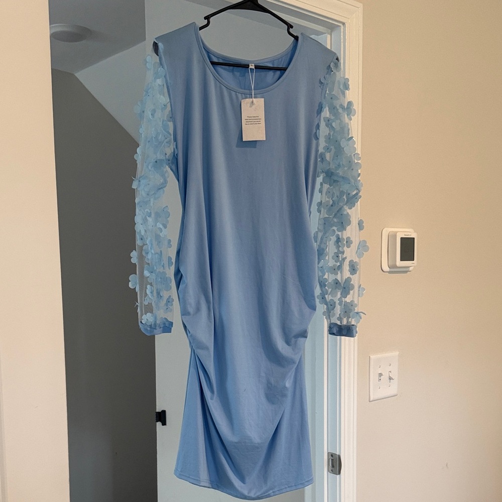 Elegant Blue Dress with Floral Sleeves